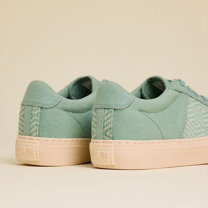 baskets vegan bleu turquoise avec  tissage ethnique marque N&