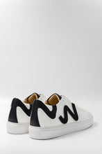 Charger l&#39;image dans la galerie, Baskets vegan personnalisées noires Wild Walker Mood Walk
