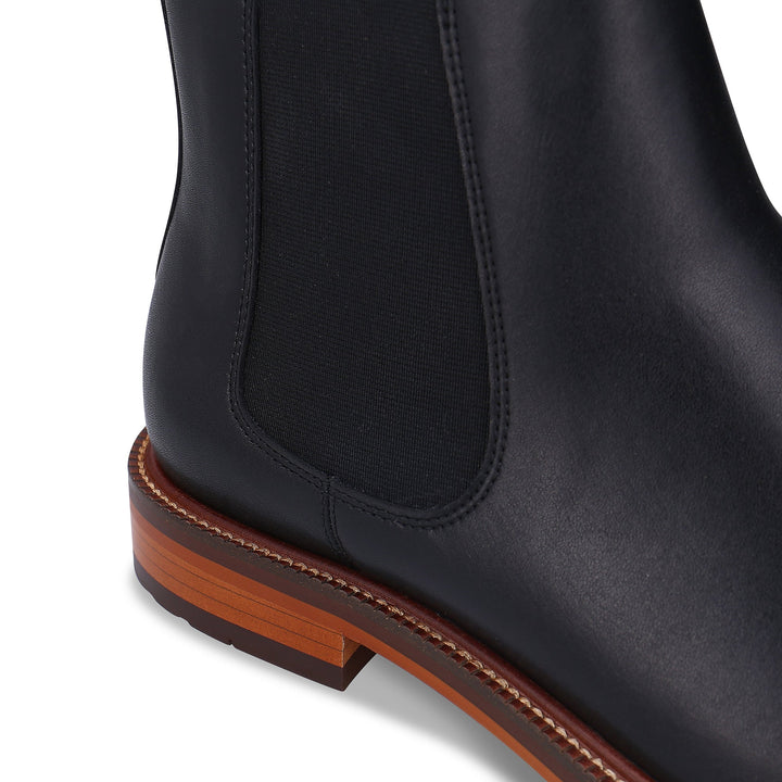 DUNCAN Black vegan Chelsea boot detail — elasticated side panel and stacked wood and rubber heel, men’s vegan boot by NAE Vegan Shoes
