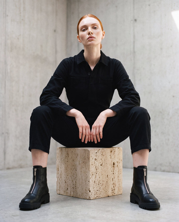 boots noire vegan pour femme au style épuré et minimaliste avec zip à l&