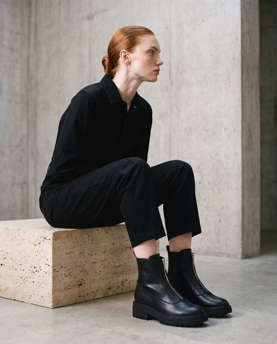 boots noire vegan pour femme au style épuré et minimaliste avec zip à l&