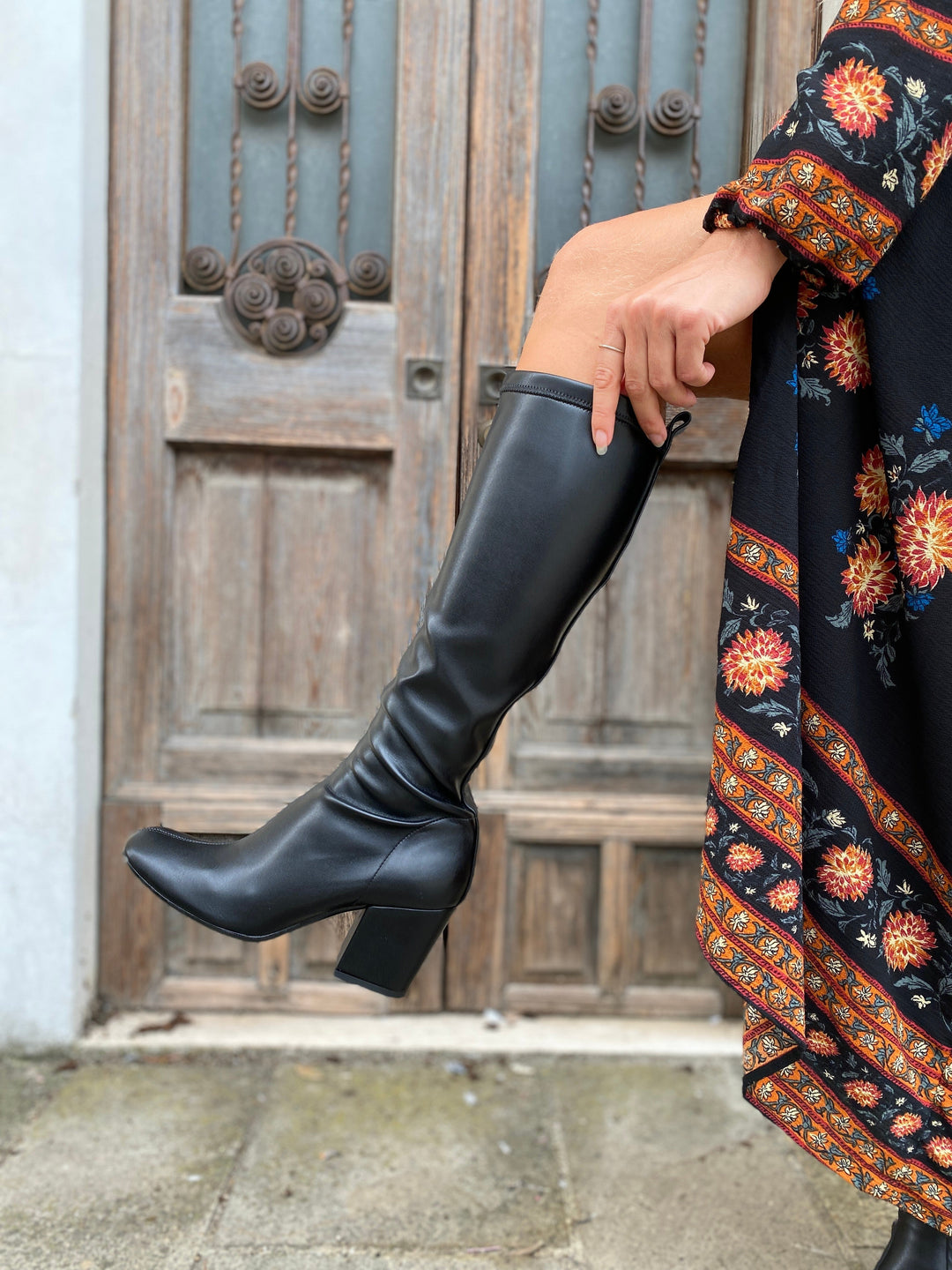Bottes Noires à Talon Ajustées au mollet