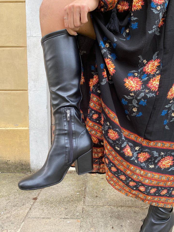 Bottes Noires à Talon Ajustées au mollet