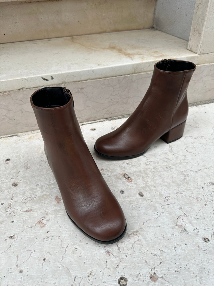 Bottines basses, en cuir vegan marron