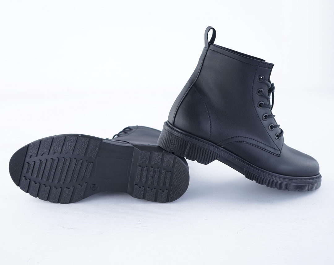 bottines noires montantes à lacets