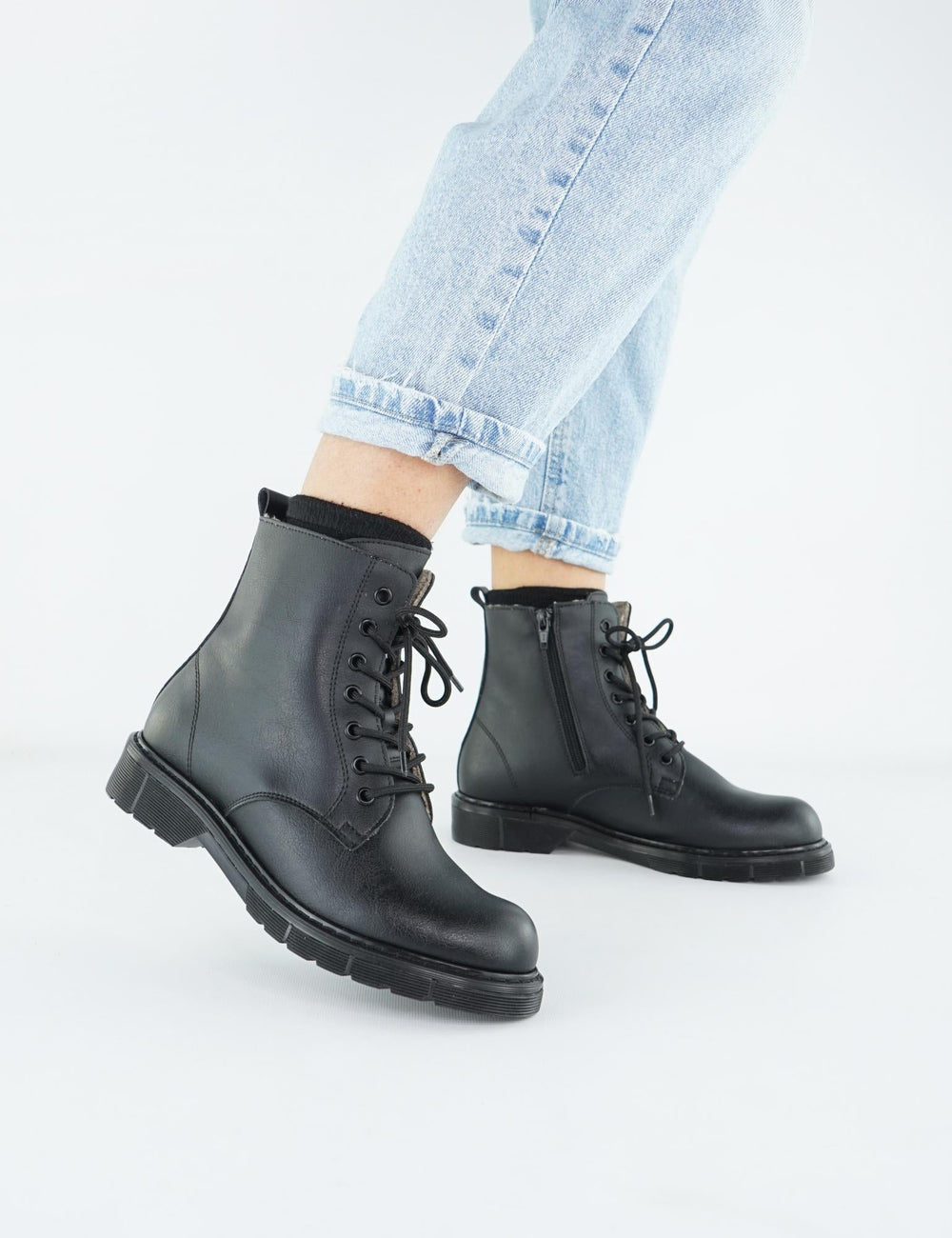 Bottines noirs vegan fourrées