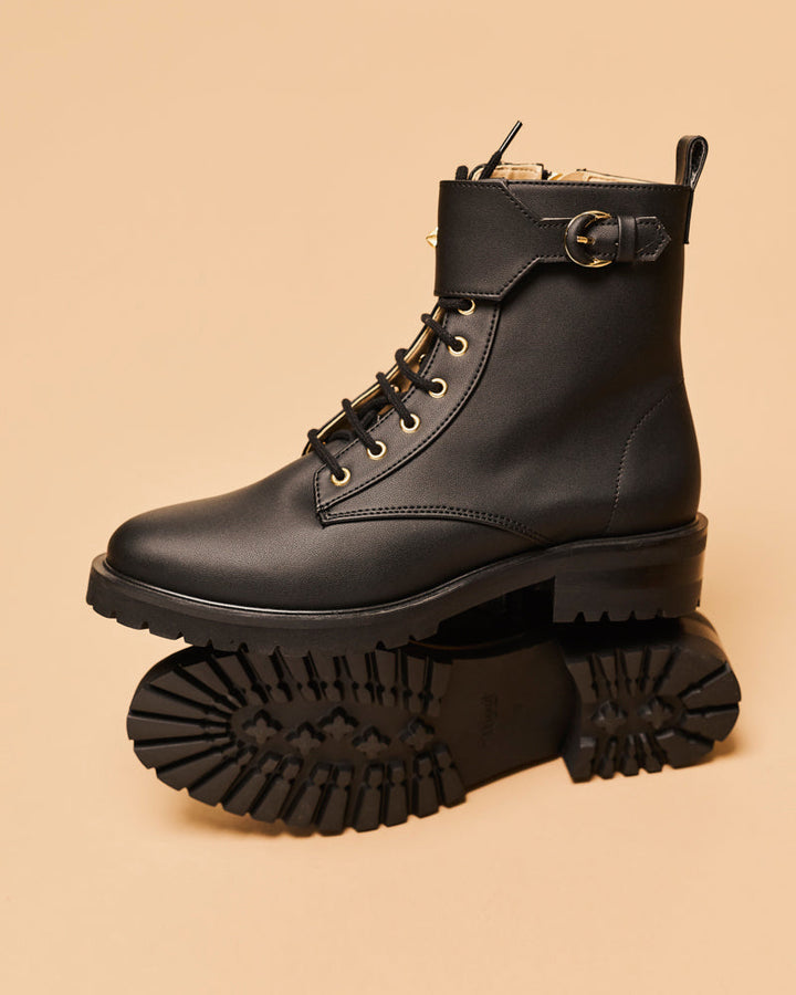 Bottines vegan à lacets de la marque Minuit sur Terre, modèle Jupiter Noir