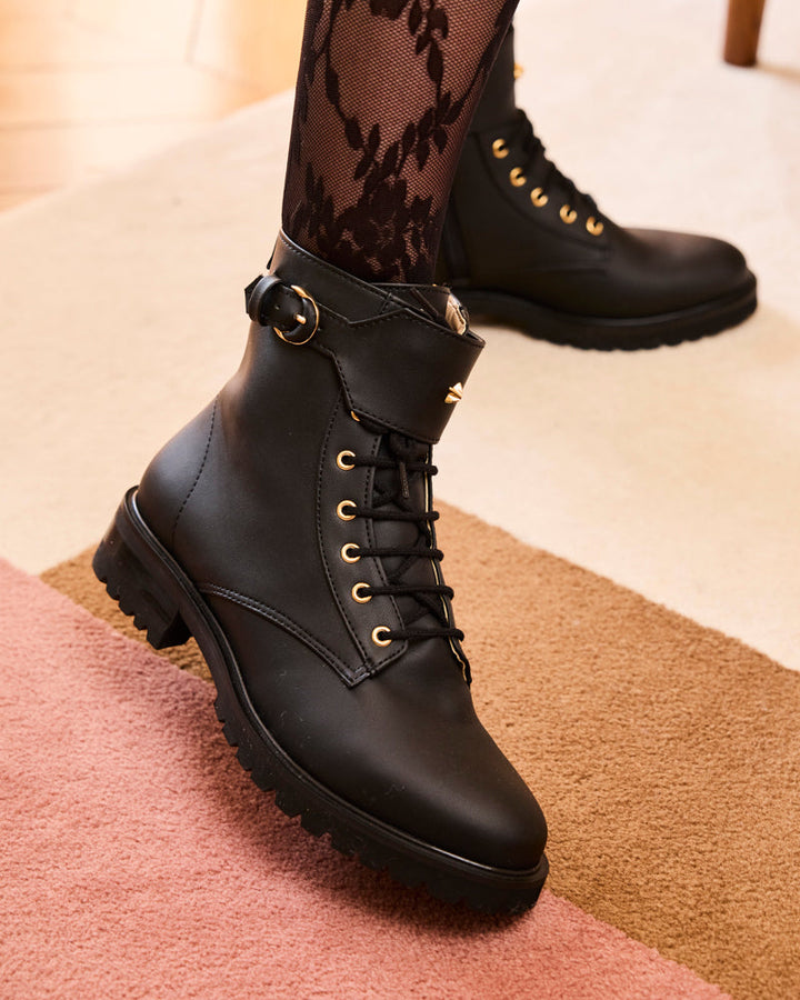 Bottines vegan à lacets de la marque Minuit sur Terre, modèle Jupiter Noir