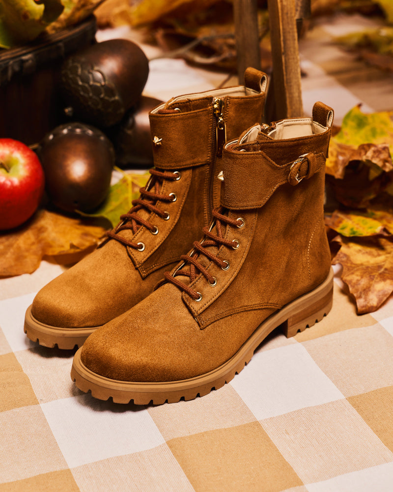 Bottines vegan à lacets de la marque Minuit sur Terre, modèle Jupiter Noisette