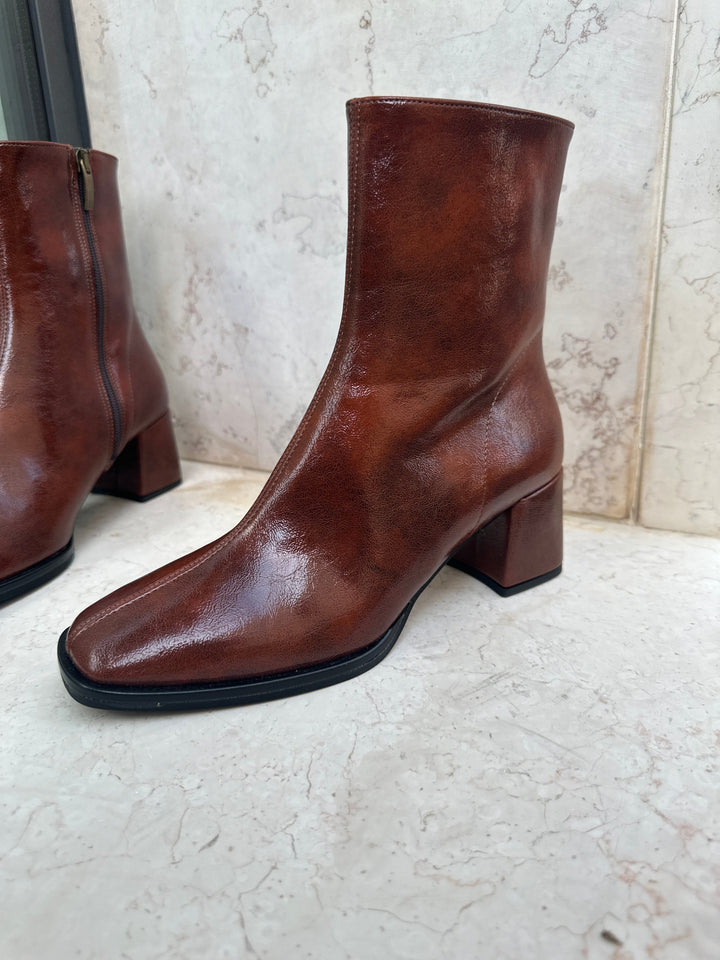 bottines à talons en cuir vegan marron, design vintage