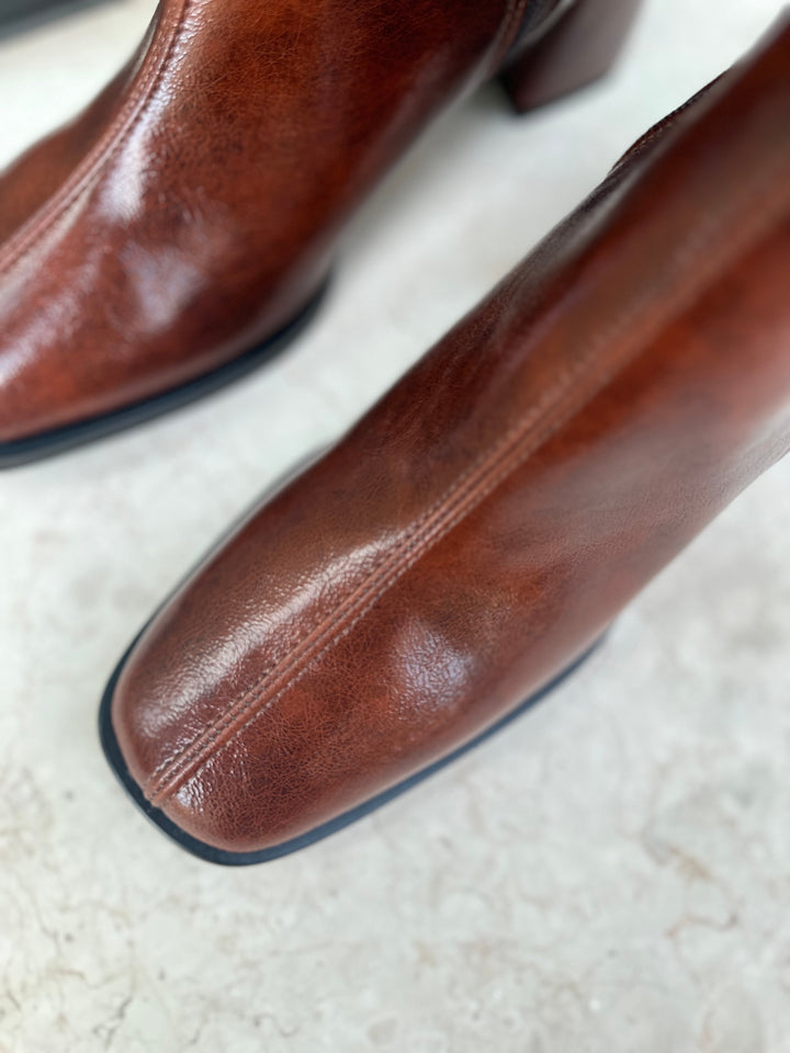 bottines à talons en cuir vegan marron, design vintage