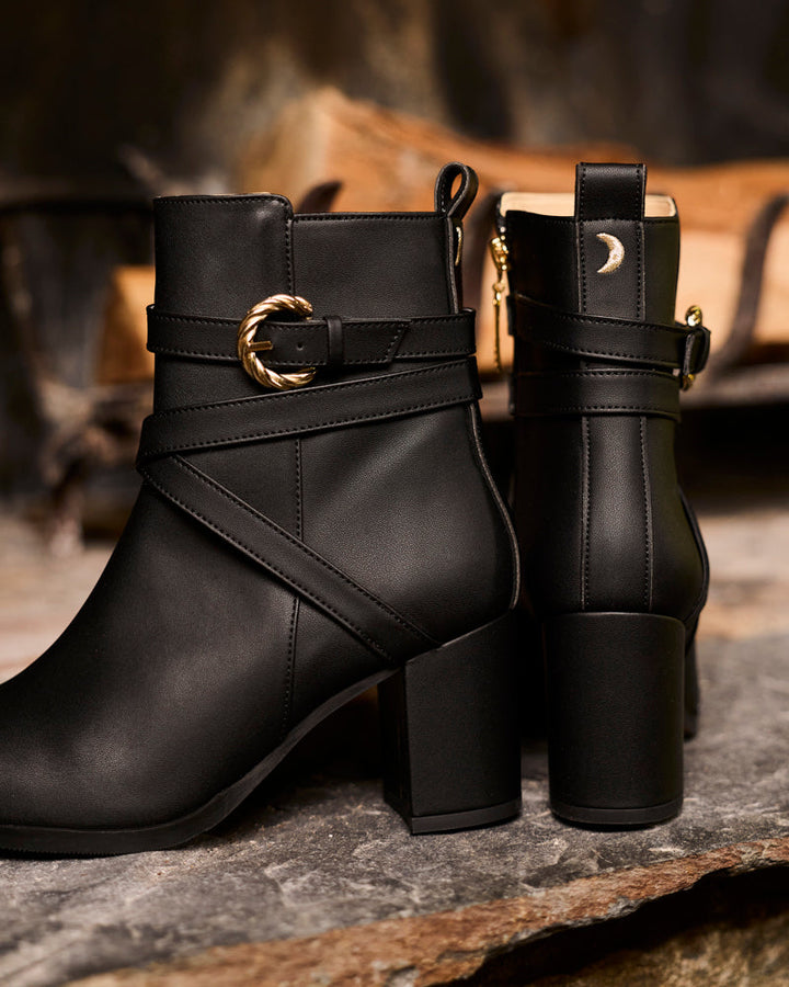Bottines vegan de la marque Minuit sur Terre, modèle Relief Noir