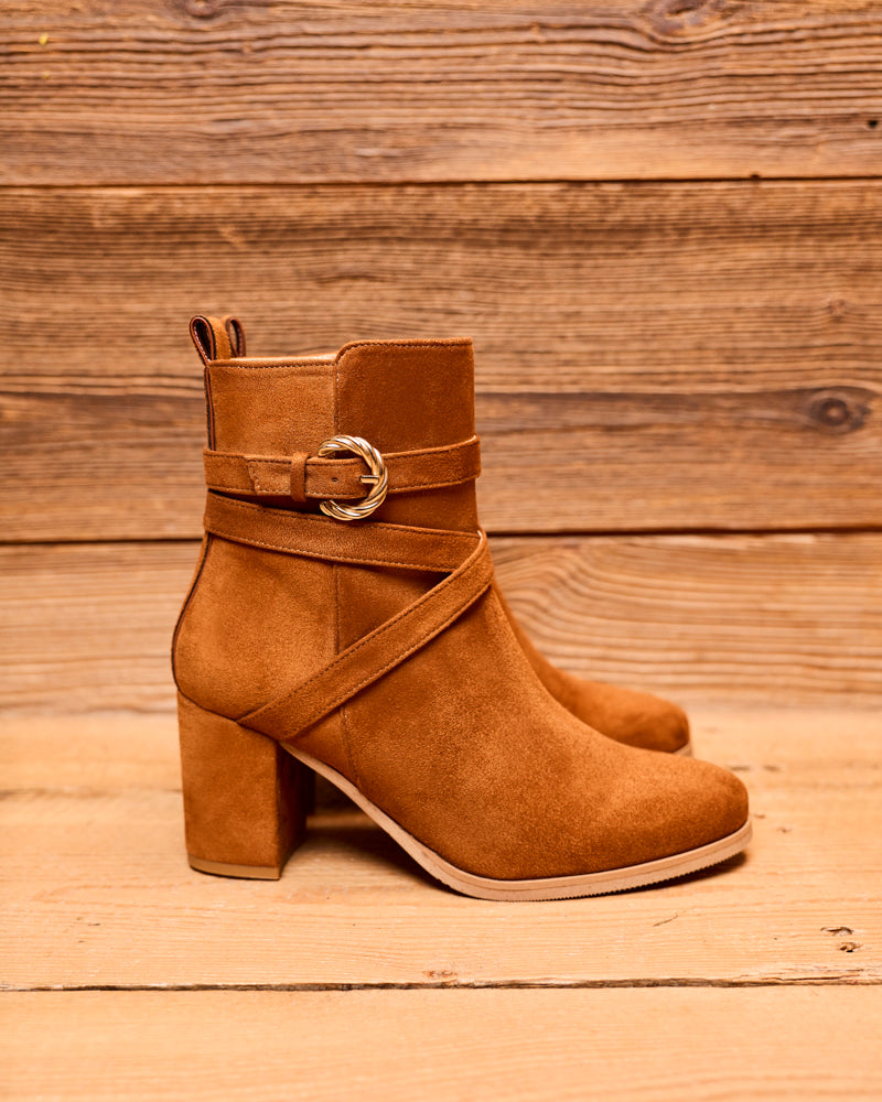 Bottines vegan de la marque Minuit sur Terre, modèle Relief Noisette