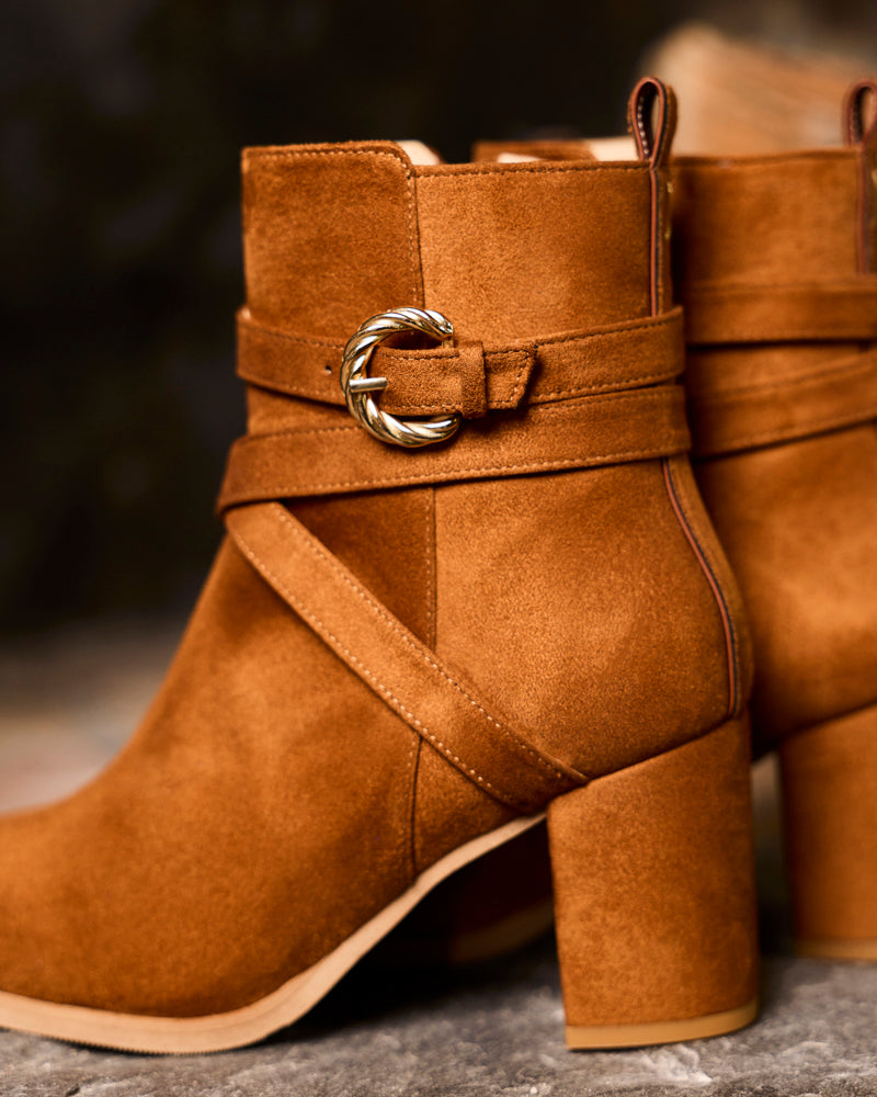 Bottines vegan de la marque Minuit sur Terre, modèle Relief Noisette
