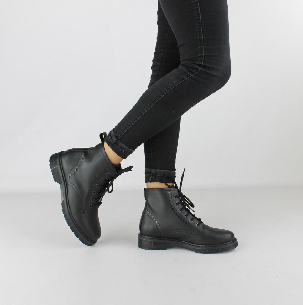 bottines noire à lacets