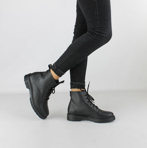 bottines noire à lacets