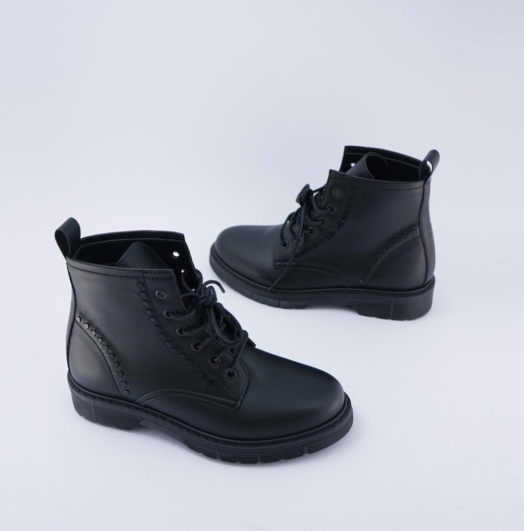 bottines noire à lacets véganes