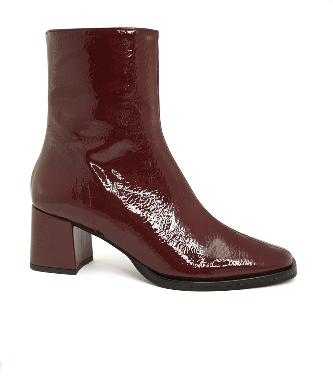 bottines en cuir vegan bordeaux vernis à talons