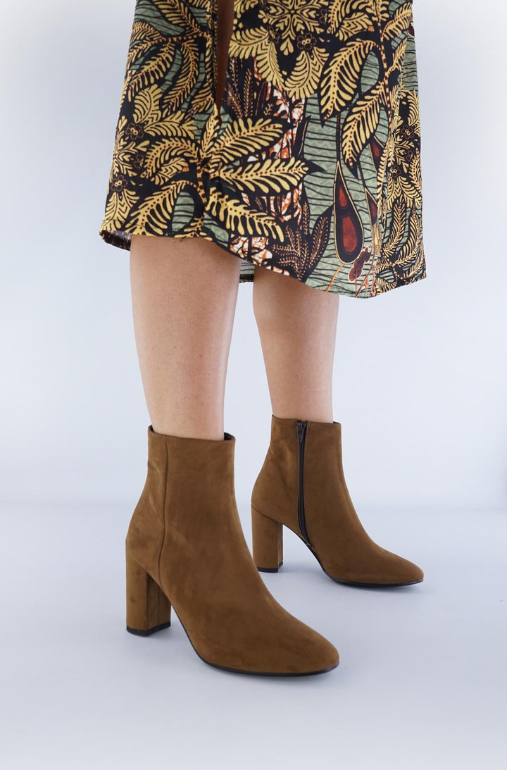 Bottines vegan à talons en suede marron
