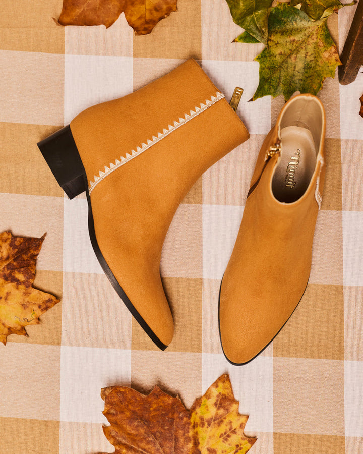Bottines vegan à talons de la marque Minuit sur Terre, modèle Yvoire Camel