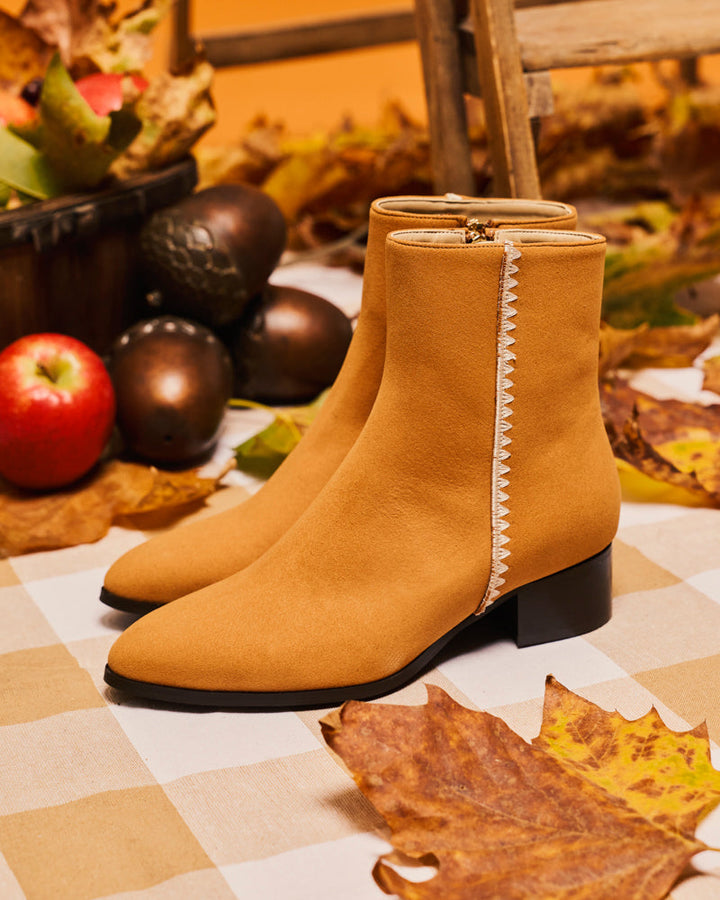 Bottines vegan à talons de la marque Minuit sur Terre, modèle Yvoire Camel