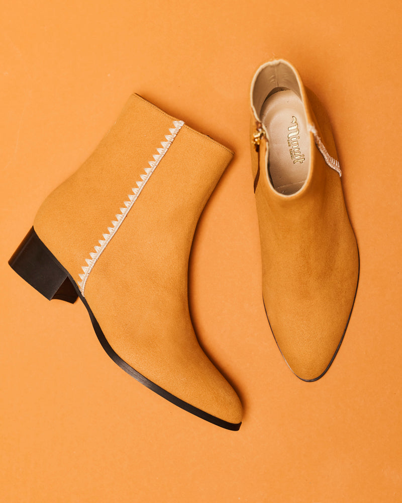 Bottines vegan à talons de la marque Minuit sur Terre, modèle Yvoire Camel