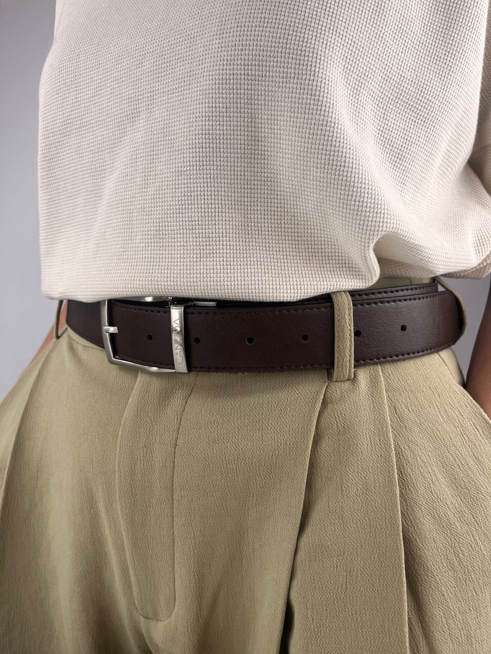 ceinture réversible en cuir vegan blanc et marron