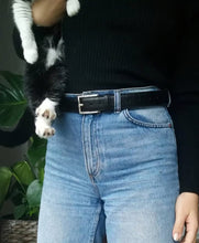 Charger l&#39;image dans la galerie, ceinture en cuir vegan imitation crocodile