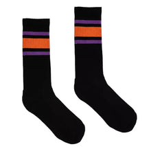 Charger l&#39;image dans la galerie, chaussettes de skate style année 70, noire à rayures oranges et violettes