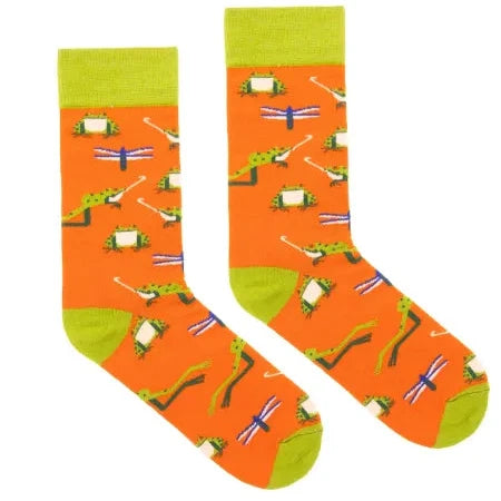 chaussettes orange et verte à motif grenouille