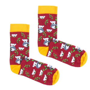 chaussettes rouge et jaune avec motifs de koalas