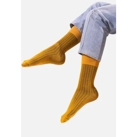 Gerippte Senfarbene Socken