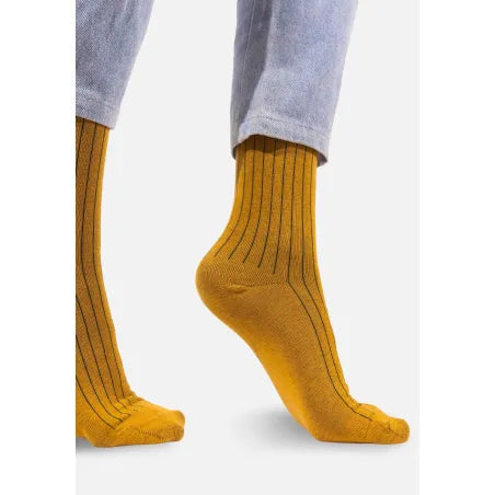 Gerippte Senfarbene Socken