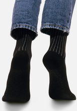 Charger l&#39;image dans la galerie, chaussettes noires avec rayures blanches en coton bio