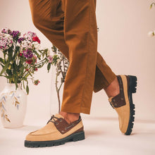 Charger l&#39;image dans la galerie, chaussures bateau beige et marron