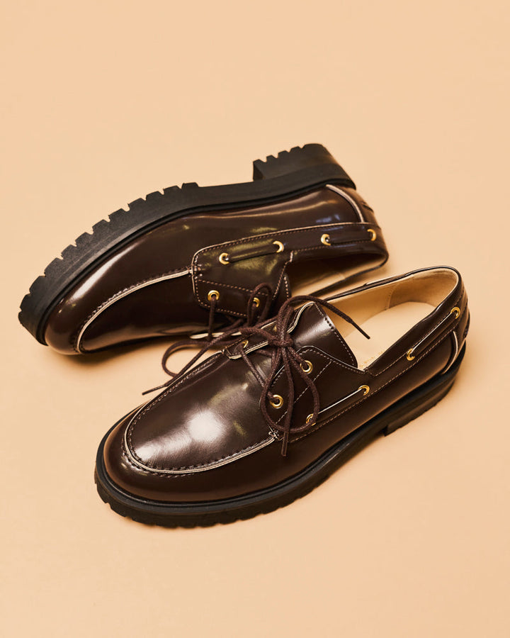 Chaussures bateau vegan de la marque Minuit sur Terre, modèle Glacier Chocolat