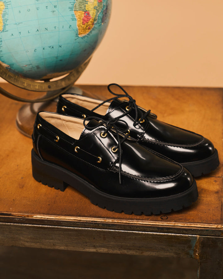 Chaussures bateau vegan de la marque Minuit sur Terre, modèle Glacier Noir