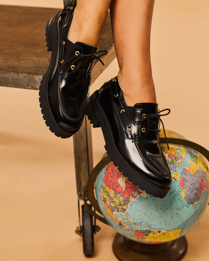 Chaussures bateau vegan de la marque Minuit sur Terre, modèle Glacier Noir