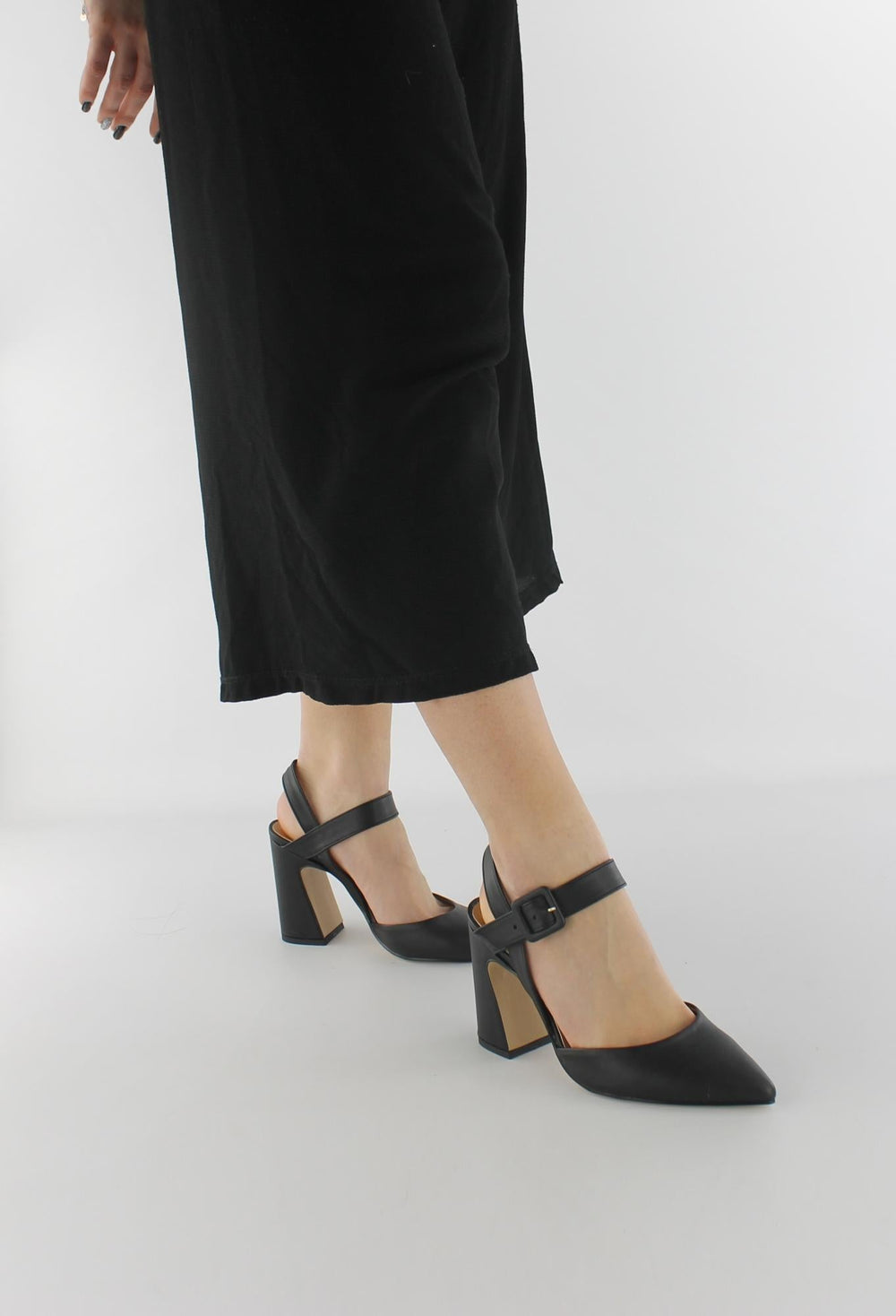 chaussures à talons noires conçues à partir d'un alter-cuir vegan de maïs