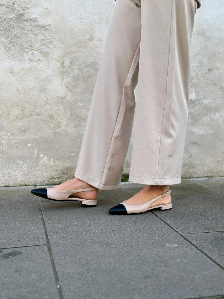 Chaussures vegan type escarpins plats à bout pointu, bicolor