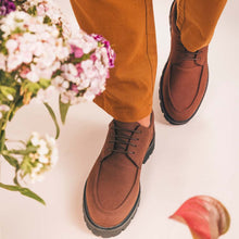 Load image into Gallery viewer, chaussures marron en daim vegan homme