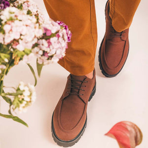 chaussures marron en daim vegan homme