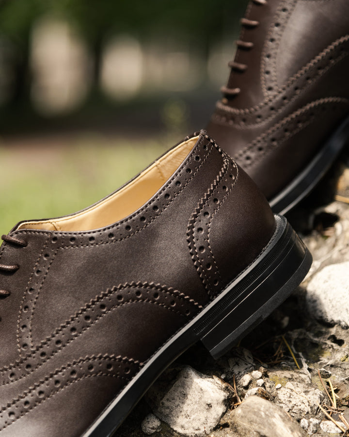 chaussures derbies brogues en cuir vegan marron pour homme