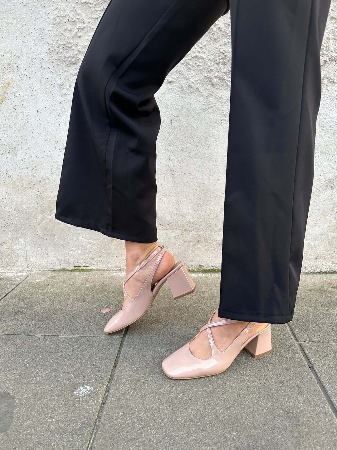 chaussures à talons en cuir vegan verni rose clair