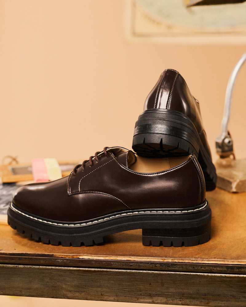 Chaussures de ville vegan à lacets de la marque Minuit sur Terre, modèle Edelweiss Chocolat