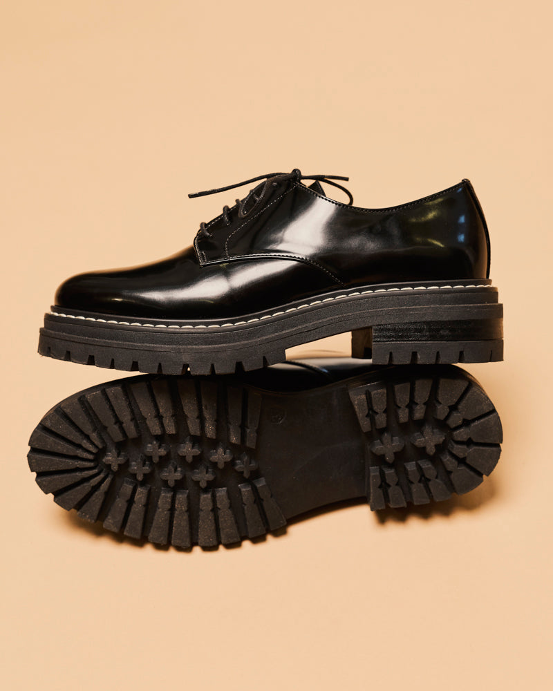 Chaussures de ville vegan à lacets de la marque Minuit sur Terre, modèle Edelweiss Noir d&