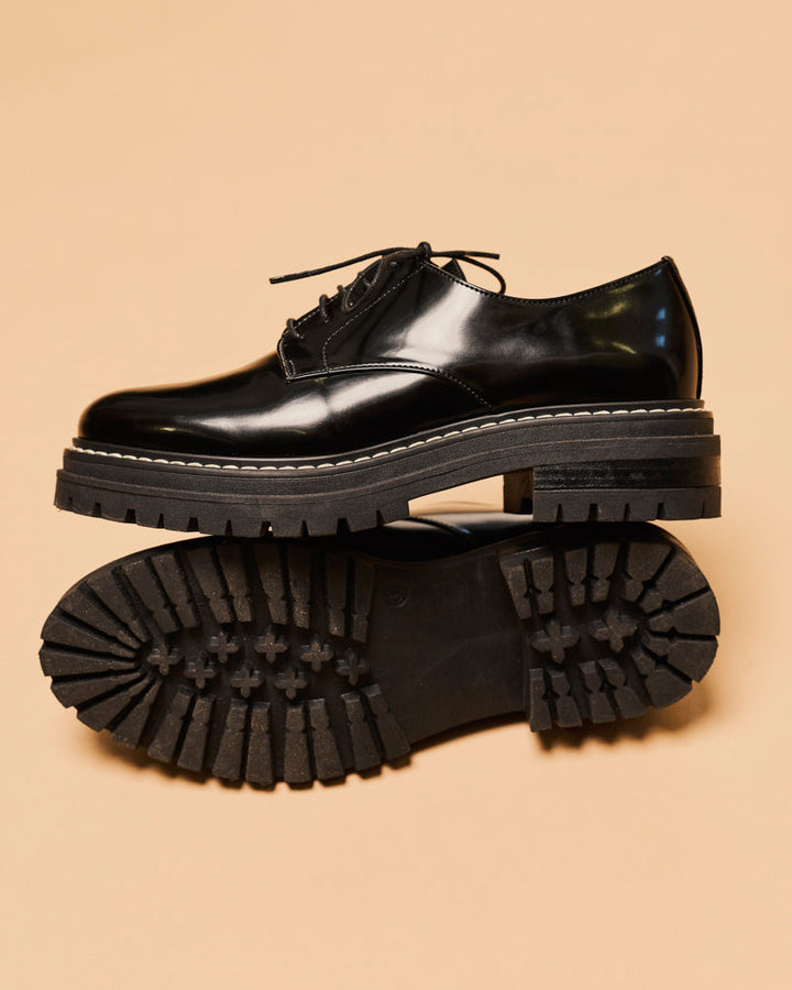 Chaussures de ville vegan à lacets de la marque Minuit sur Terre, modèle Edelweiss Noir d&