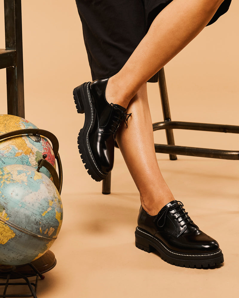 Chaussures de ville vegan à lacets de la marque Minuit sur Terre, modèle Edelweiss Noir d&