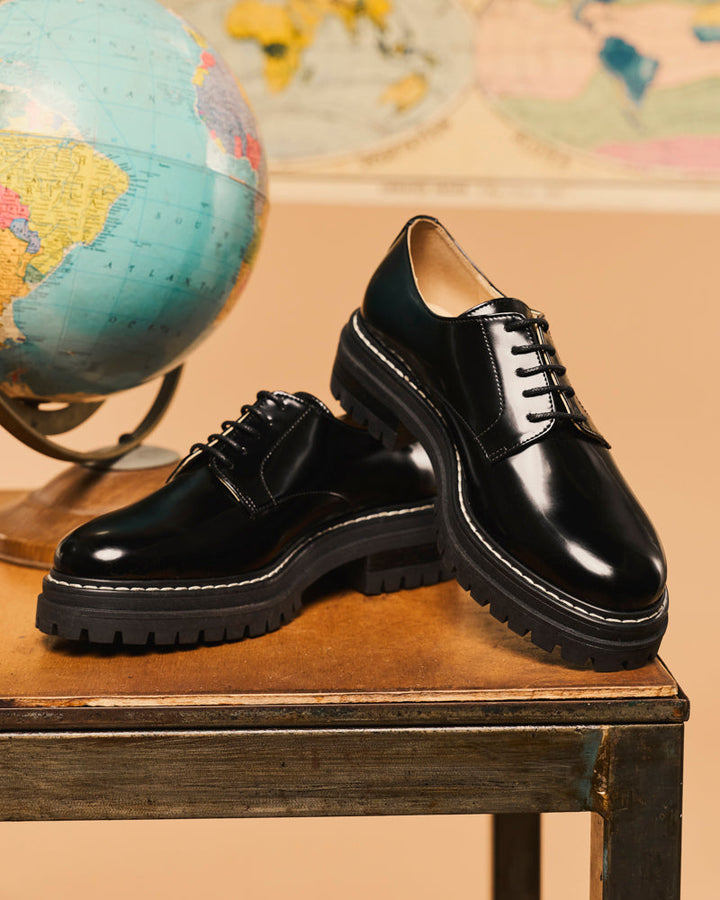 Chaussures de ville vegan à lacets de la marque Minuit sur Terre, modèle Edelweiss Noir d&