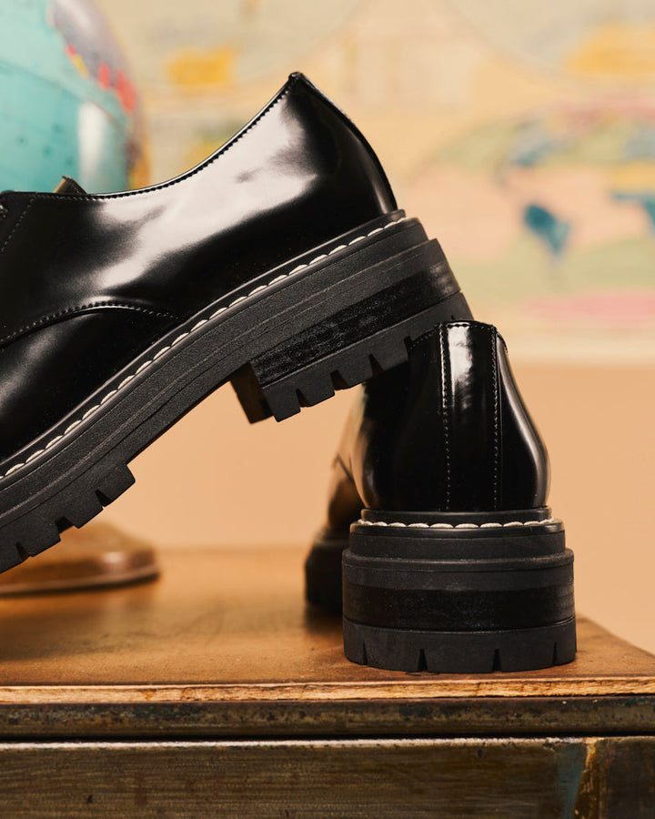 Chaussures de ville vegan à lacets de la marque Minuit sur Terre, modèle Edelweiss Noir d&